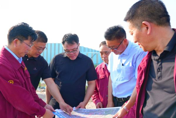 集团党委书记、董事长沈彬来淮钢调研指导